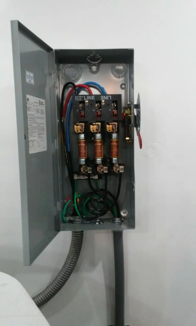 Three-phase disconnect switch installed for Smoke Detector Installation in Chubbuck